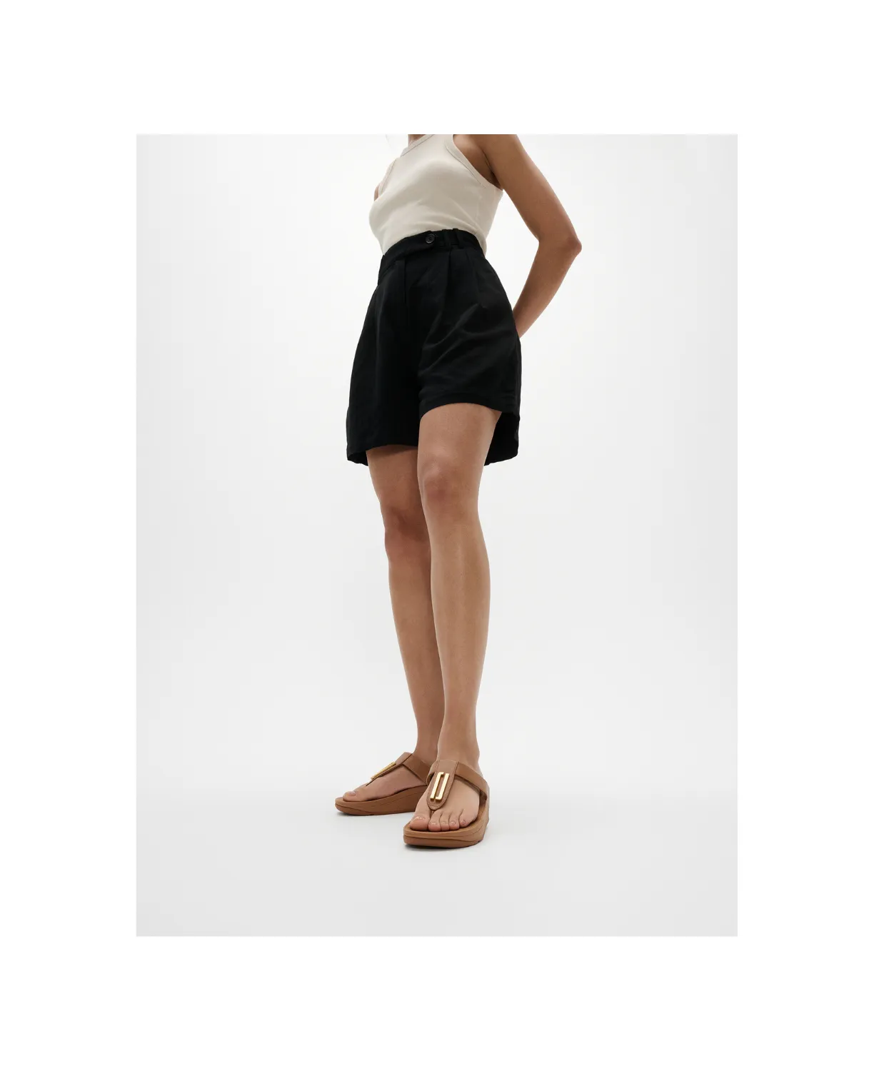 FitFlop Fino Gold Trim Leather Toe Post Sandals Tan