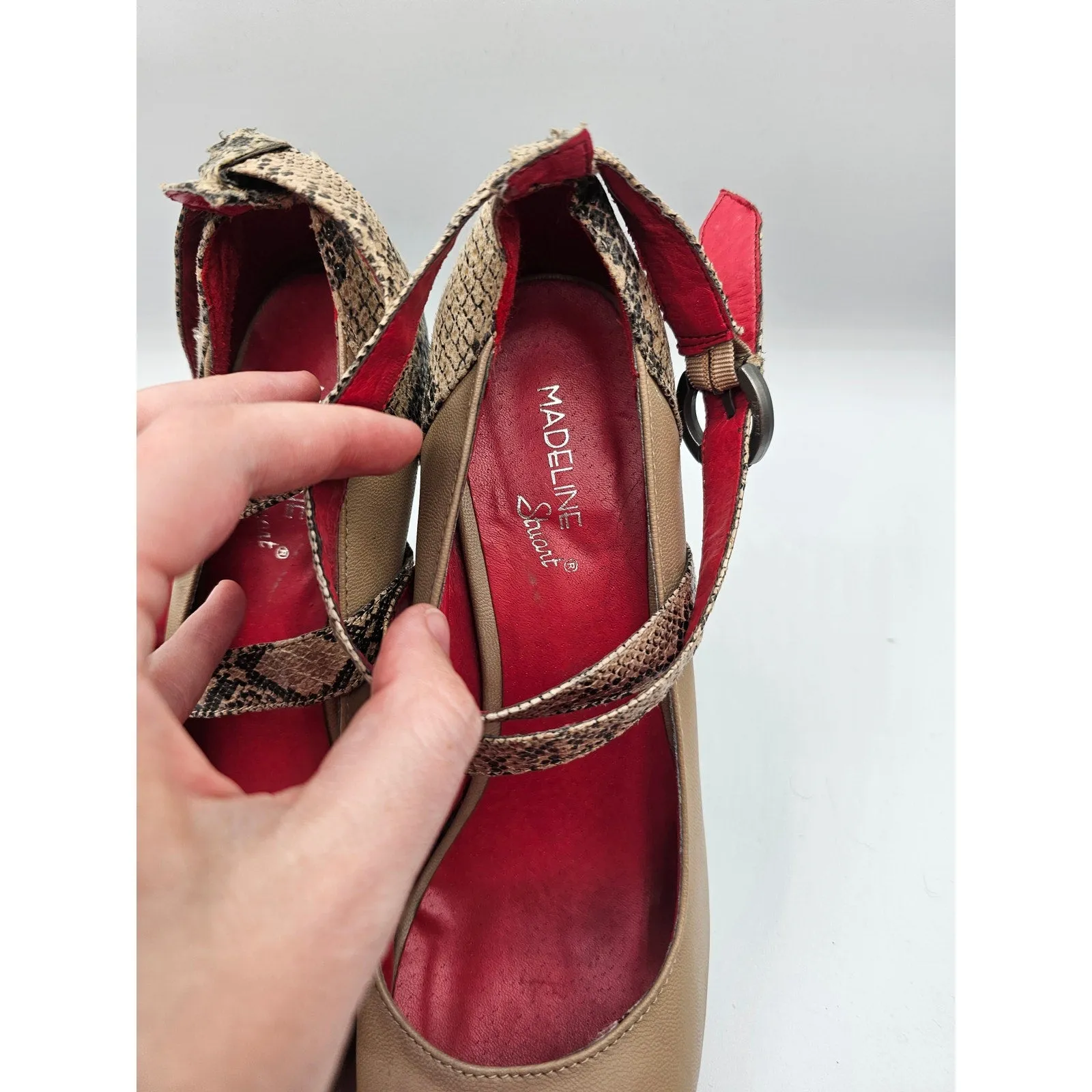 Madeline Stuart Womens Sz 8.5 Platform Pumps Beige Snakeskin Print Ankle Strap