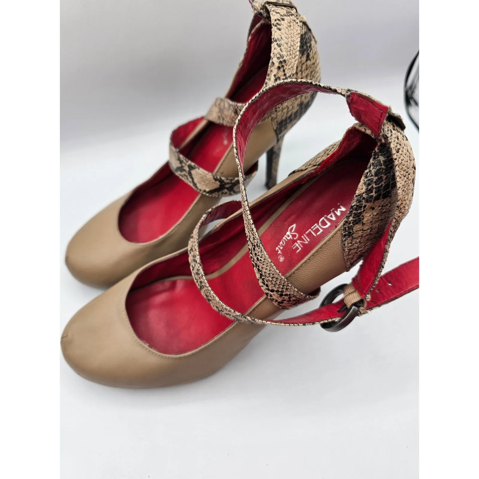 Madeline Stuart Womens Sz 8.5 Platform Pumps Beige Snakeskin Print Ankle Strap