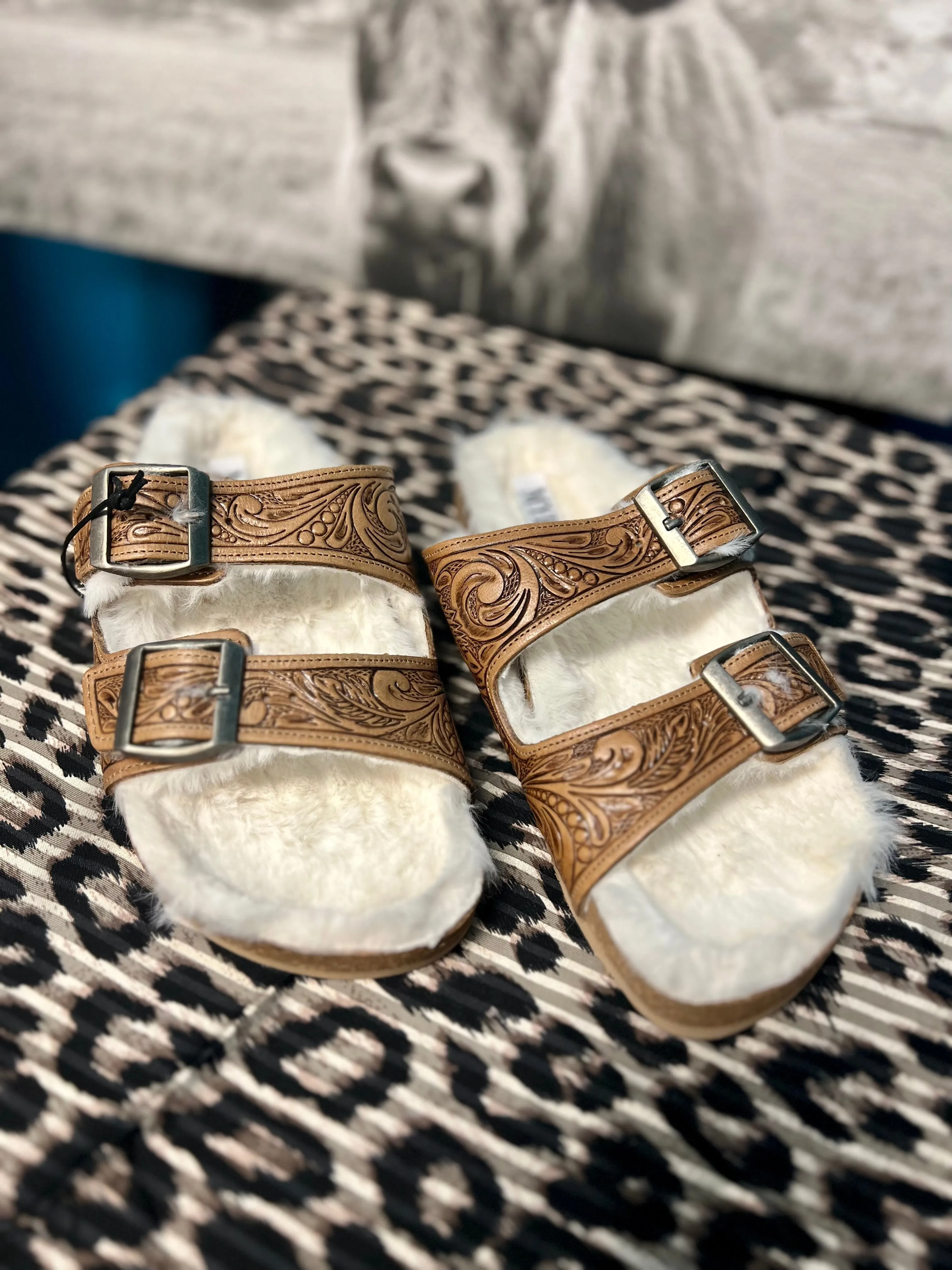Myra Fuzzy Sandal*