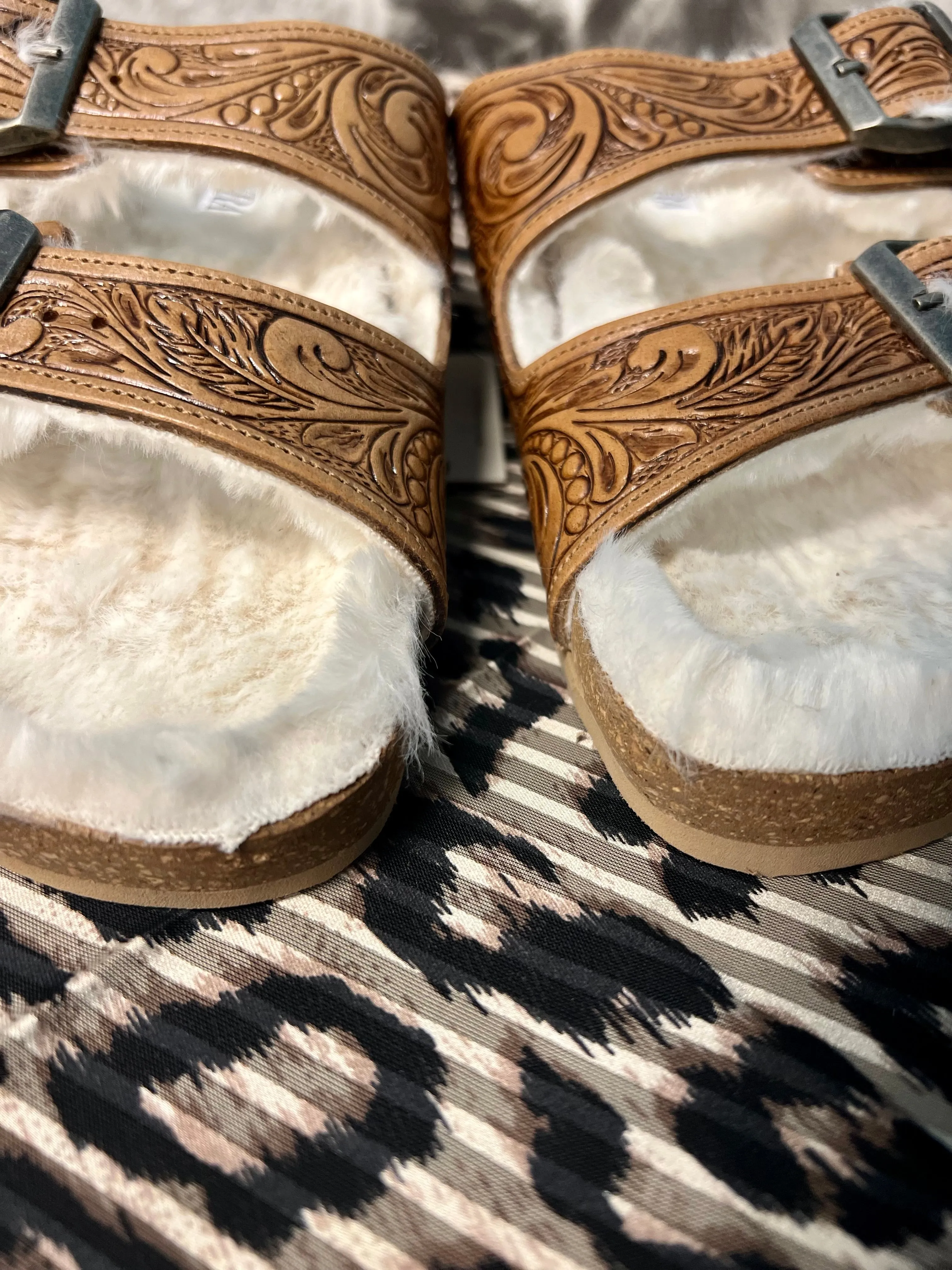 Myra Fuzzy Sandal*