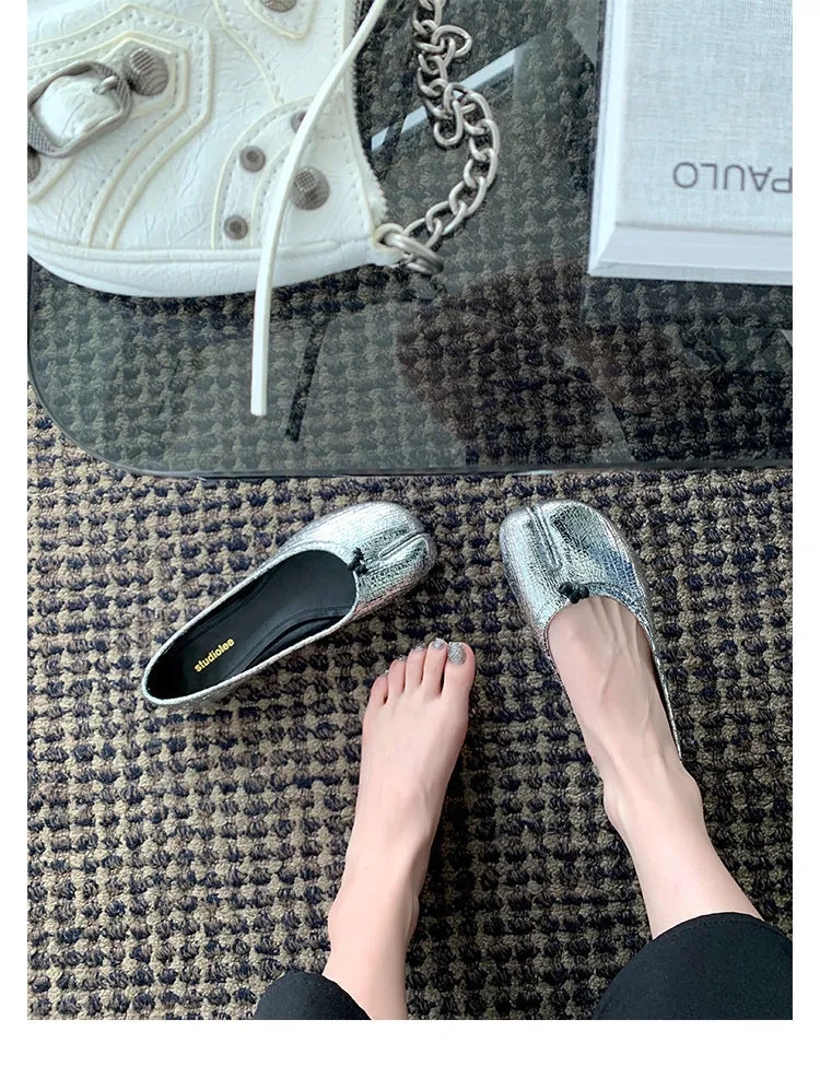 Stylish Tabi Pumps