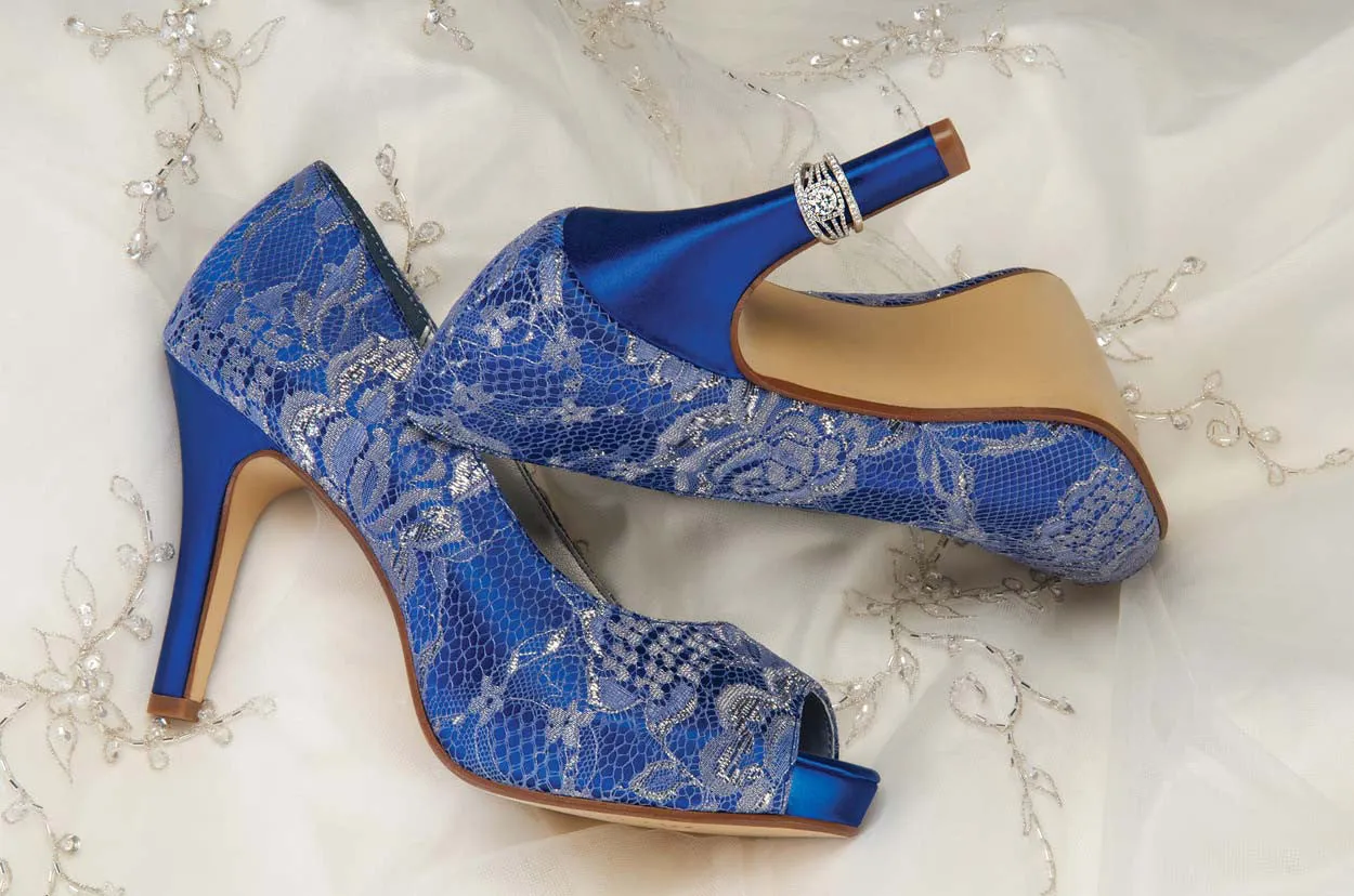 Winter lace 3.25" pump By Dyeables