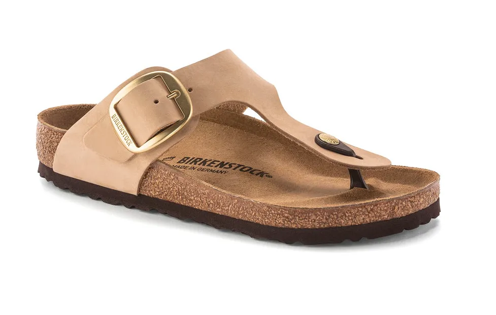 WOMEN'S BIRKENSTOCK GIZEH BIG BUCKLE SANDAL | SANDCASTLE NUBUCK LEATHER